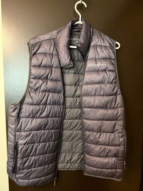 Eddie Bauer Men's Quilted Puffer Vest in Gray
